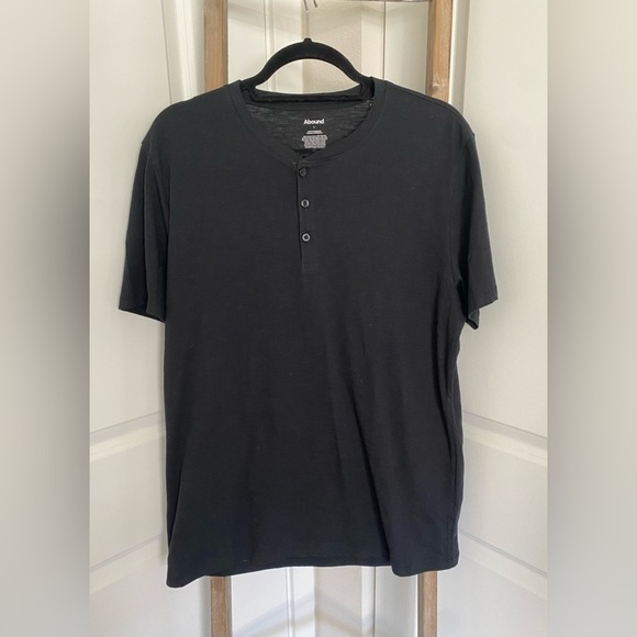 Abound Other - NWOT - Men’s Abound Button T-Shirt - Size Large